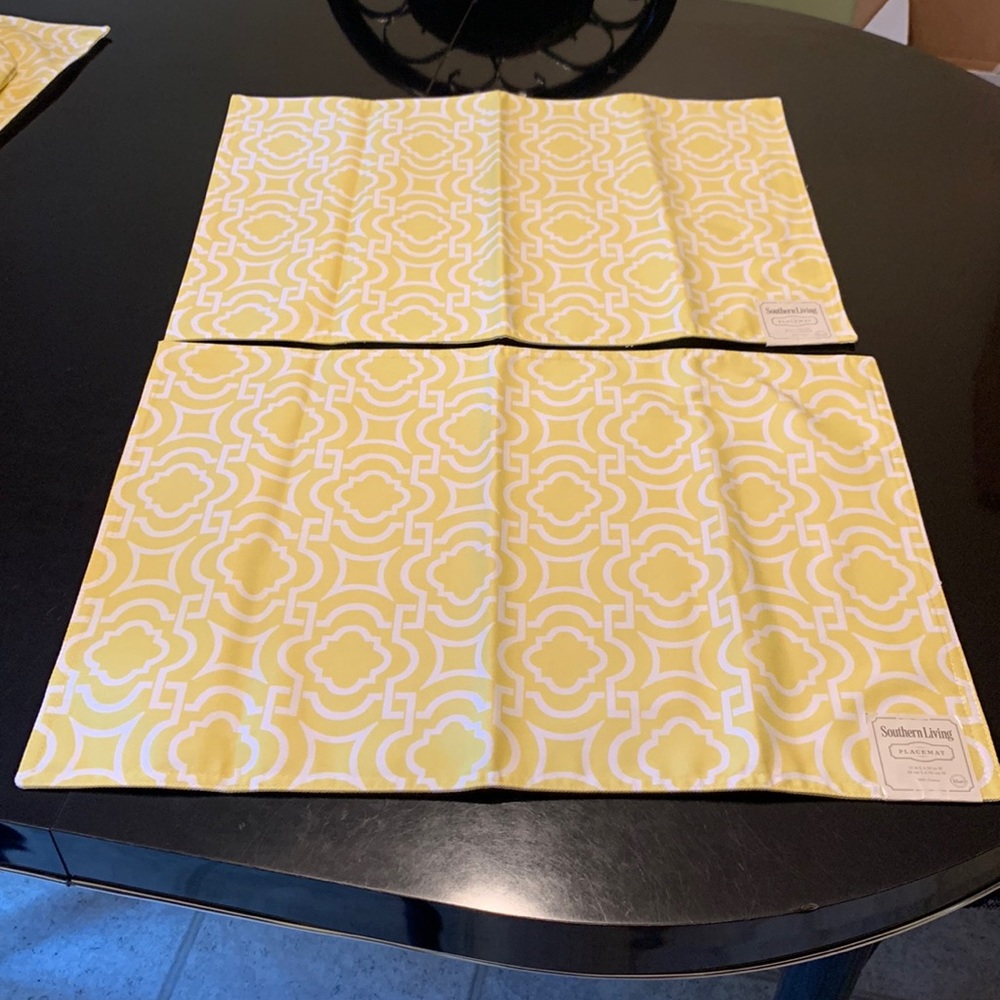*2 NWT placemats by Southern Living, yellow & white